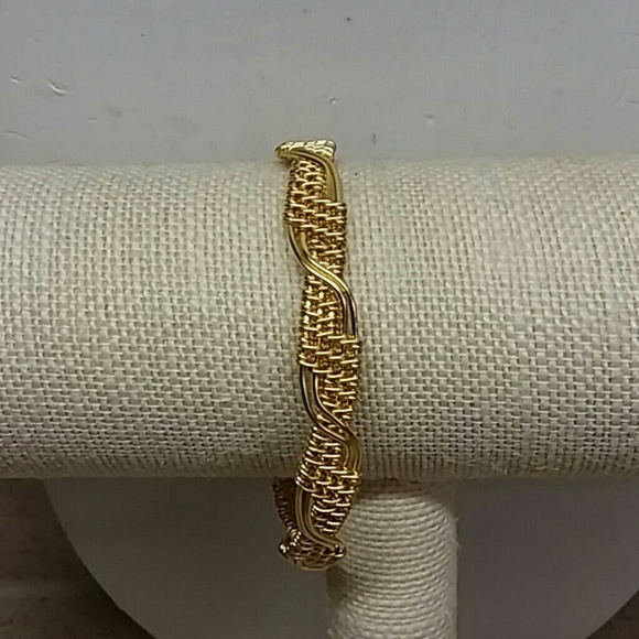 Handmade wire woven cross bangle bracelet - Picture 2 of 3